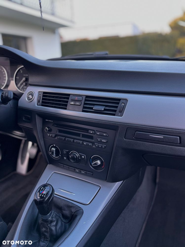 BMW Seria 3 320d xDrive - 33