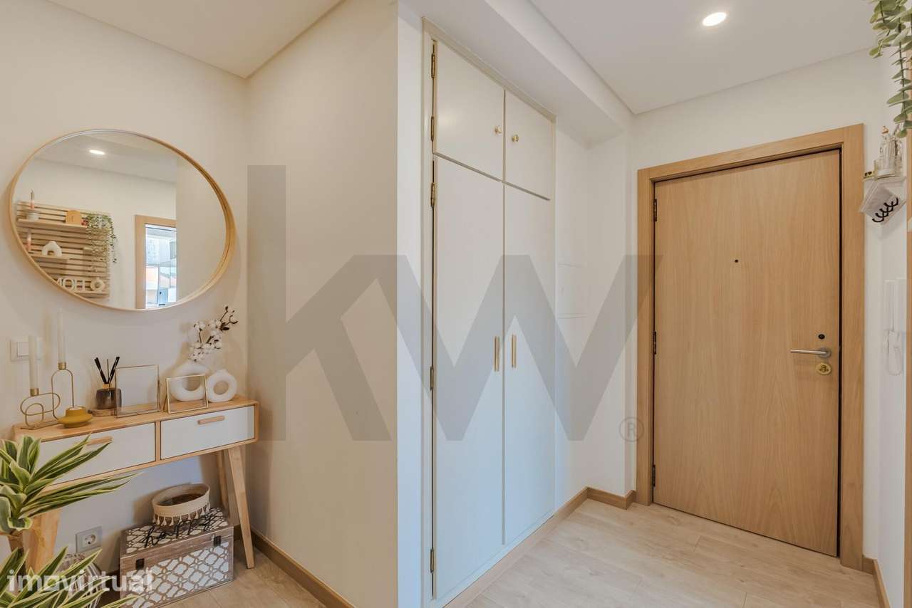 T2 Totalmente Renovado com Garagem e Arrumo | Conforto Moderno às Port - Grande imagem: 3/44