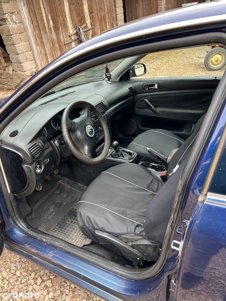 Volkswagen Passat 1.9 TDI Basis - 4