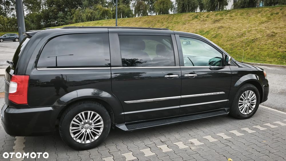 Chrysler Town & Country 3.6 Limited - 6