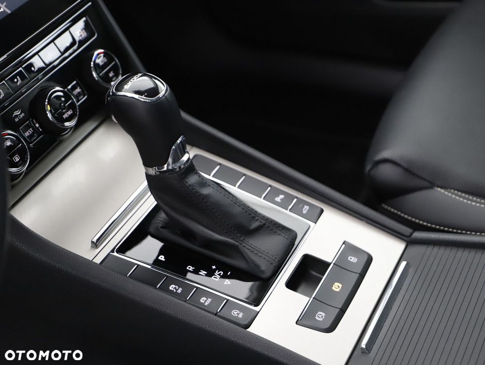 Skoda Superb 2.0 TDI SCR L&K DSG - 15