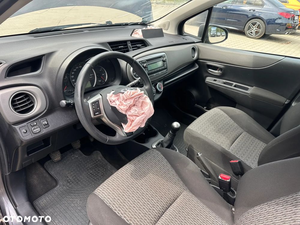 Toyota Yaris - 10