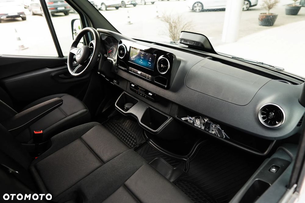 Mercedes-Benz Sprinter - 10