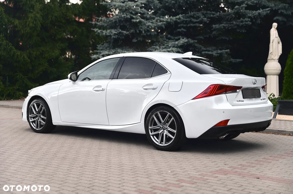 Lexus IS 200t / 300 F Sport - 8
