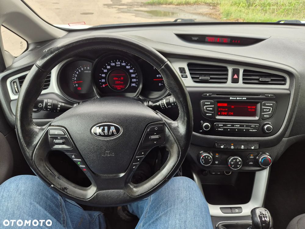 Kia Ceed 1.4 CVVT Fifa World Cup Edition - 25