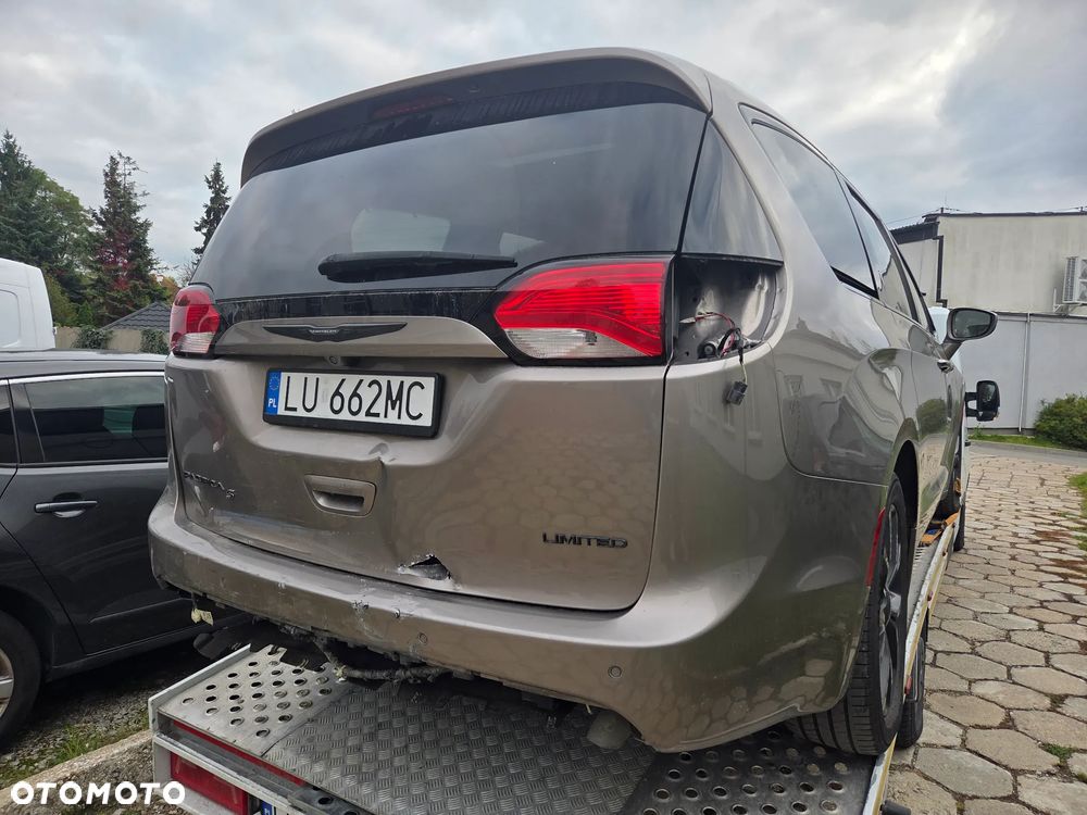 Chrysler Pacifica - 13