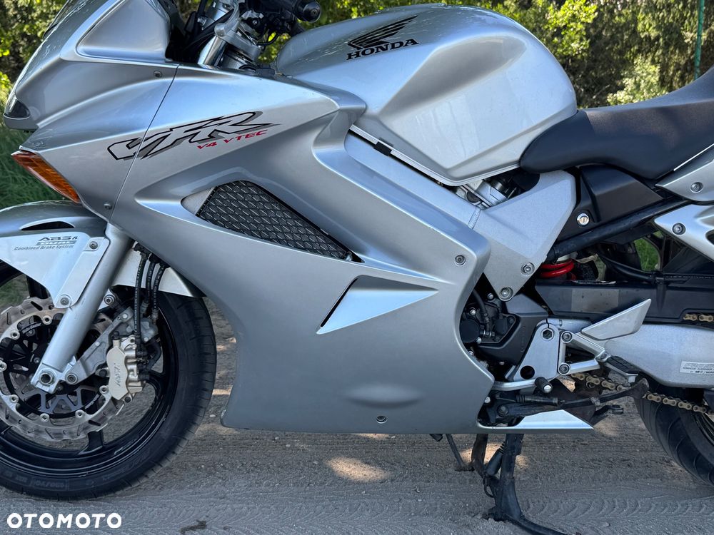 Honda VFR - 14