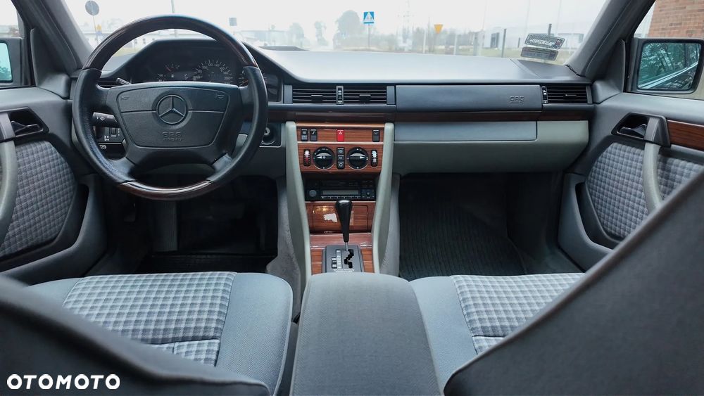 Mercedes-Benz Klasa E - 18