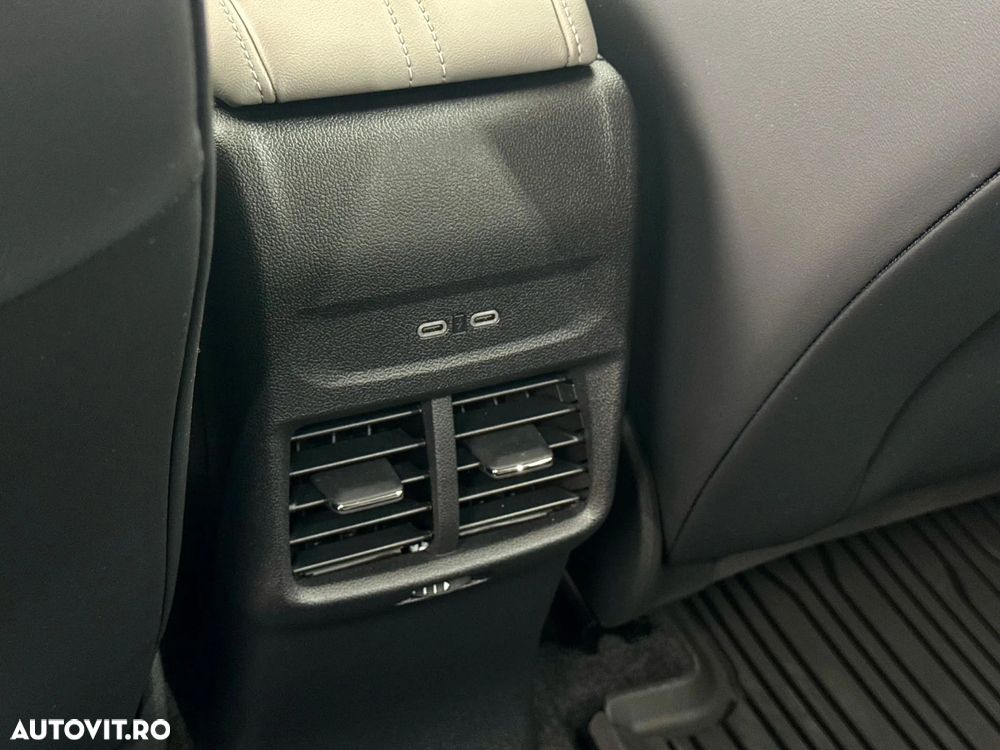 Ford Explorer RWD 77 kWh Extended Range Premium - 13