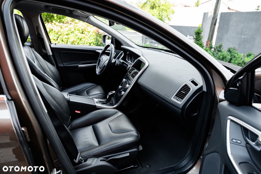 Volvo XC 60 D3 Drive-E Momentum - 24