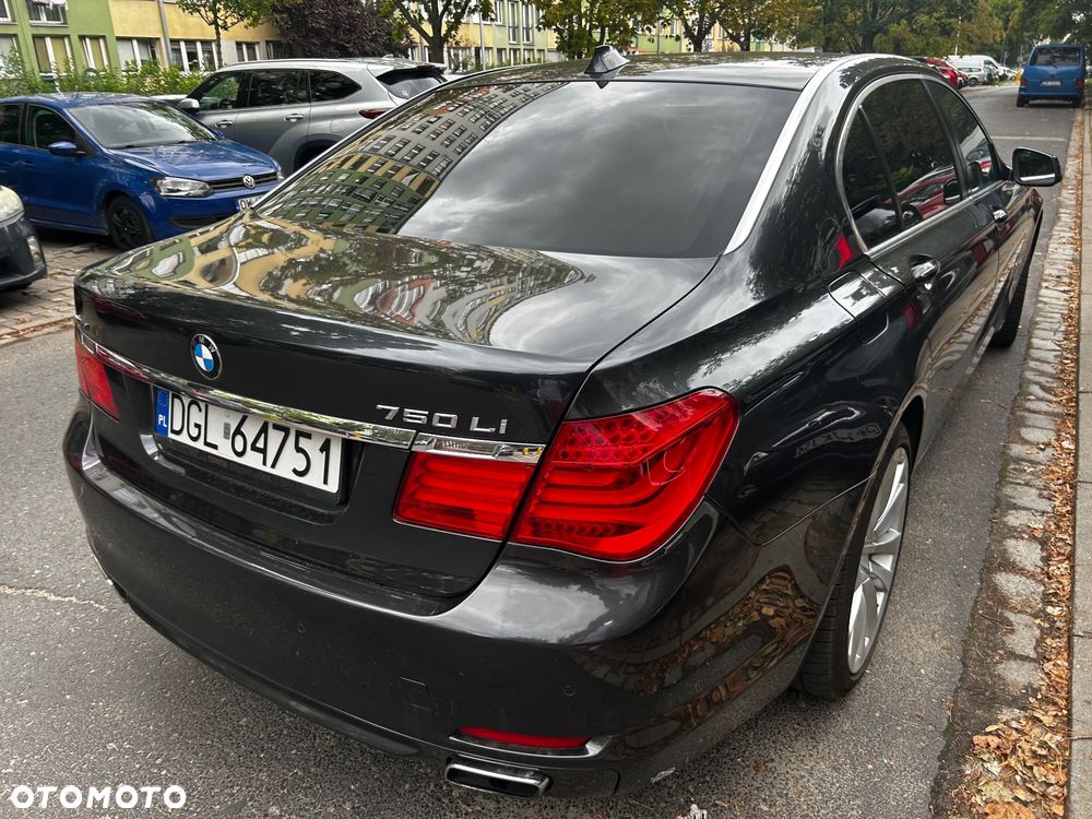 BMW Seria 7 750i L - 6