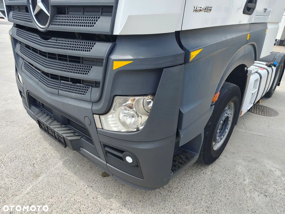 Mercedes-Benz ACTROS 1845 315/70R22,5 - 18