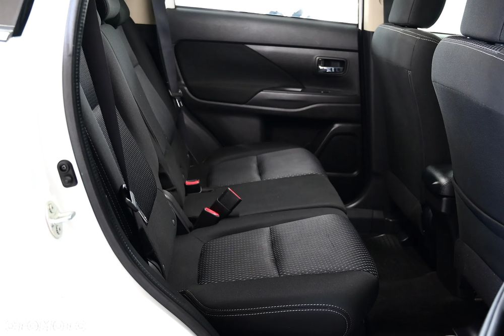 Mitsubishi Outlander 2.0 2WD Diamant - 23