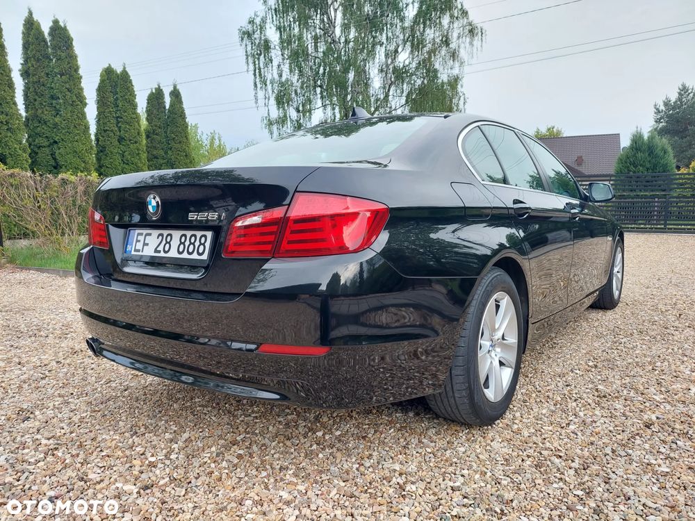 BMW Seria 5 528i Sport-Aut - 9