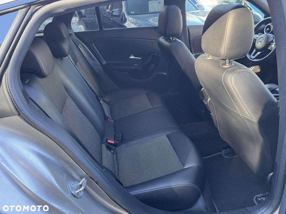 Mercedes-Benz CLA - 24