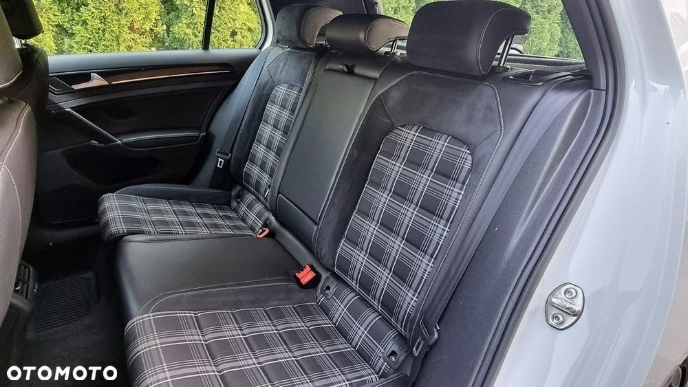 Volkswagen Golf - 23