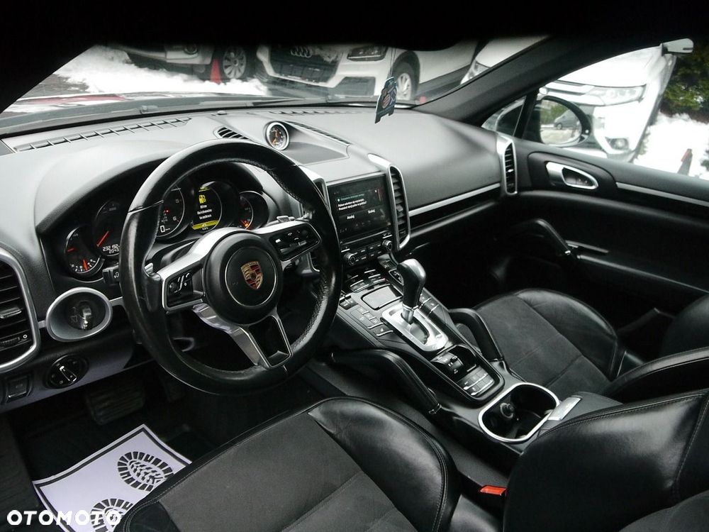 Porsche Cayenne - 24