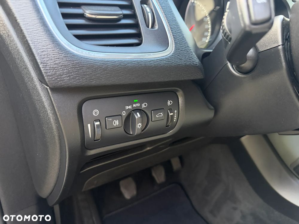 Volvo V40 D2 Momentum - 25