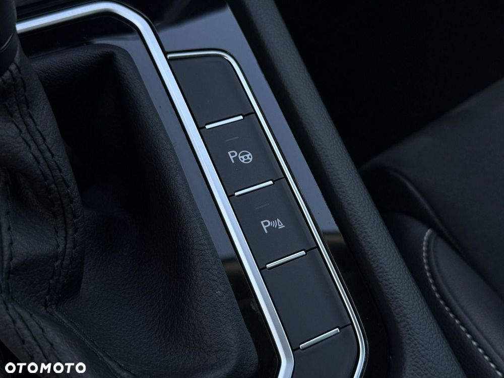 Volkswagen Passat 2.0 TSI Elegance DSG - 29