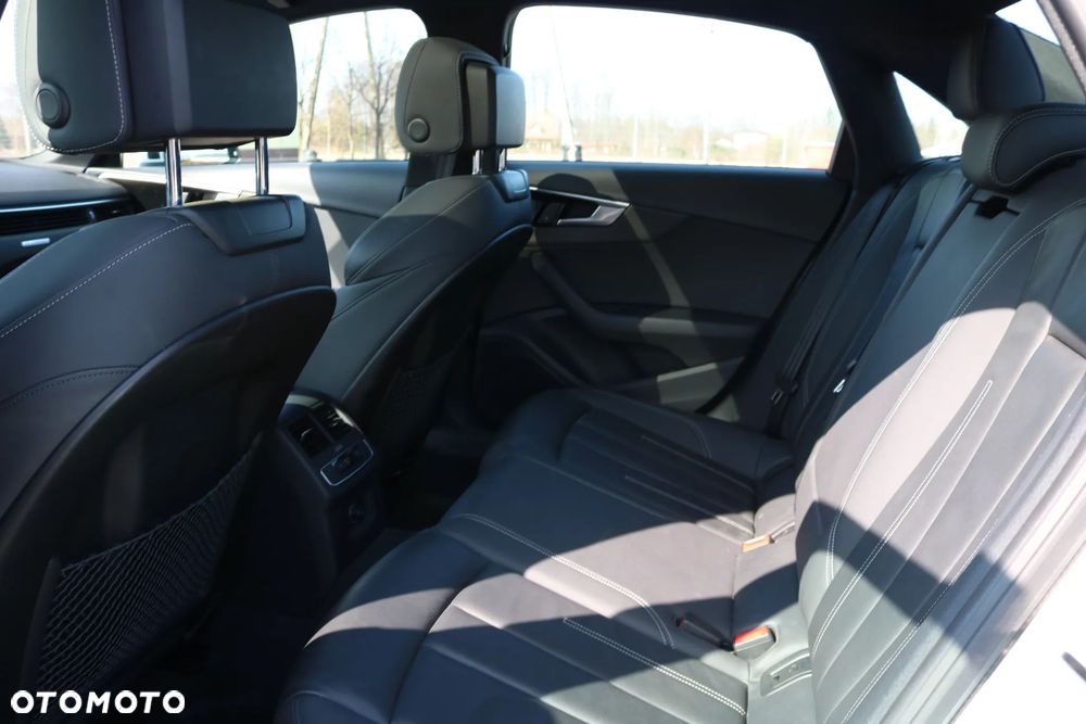 Audi A4 Limousine - 15