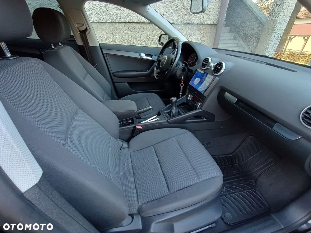 Audi A3 Sportback 1.6 Ambiente - 24