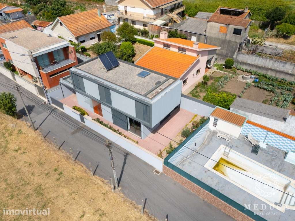 Moradia 4 frentes | São Felix da Marinha - Grande imagem: 4/33