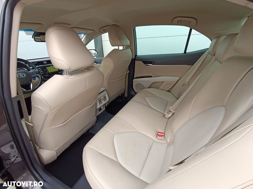 Toyota Camry Executive - 11