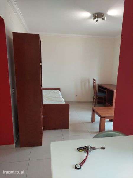 T0 com piscina e garagem - Grande imagem: 4/12