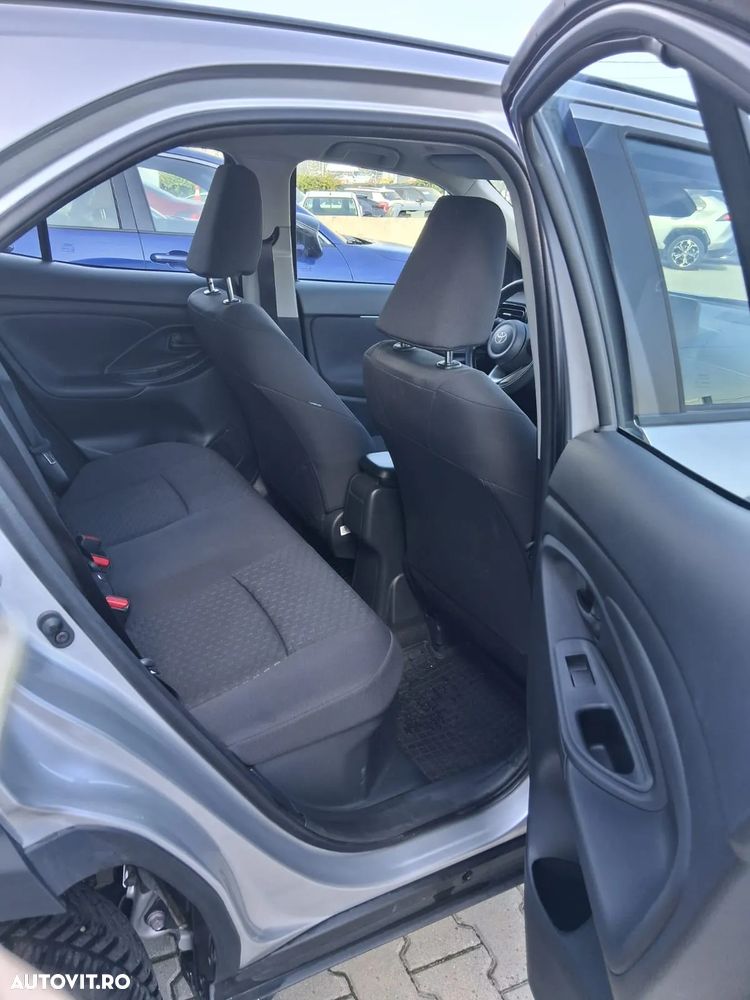 Toyota Yaris Cross 1.5 VVT-i HSD 4x2 Dynamic - 9