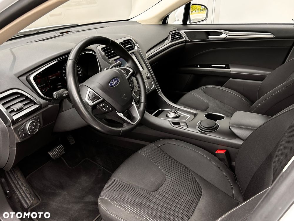 Ford Mondeo 2.0 EcoBlue Titanium - 24