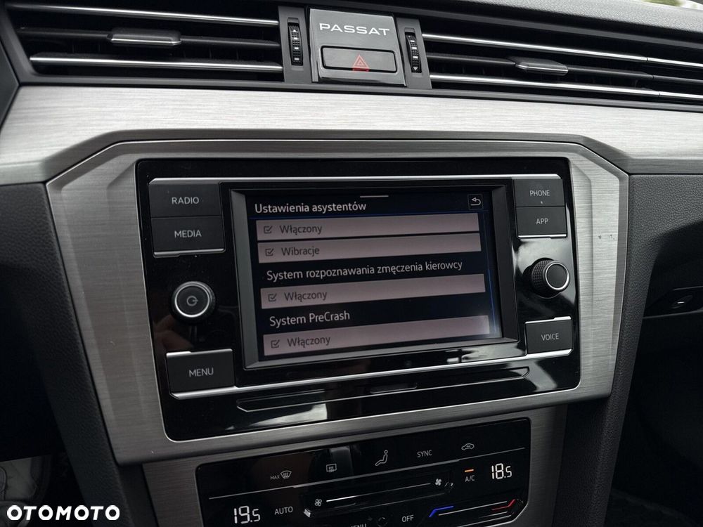 Volkswagen Passat - 24