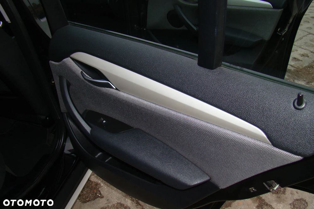 BMW X1 sDrive18d xLine - 13