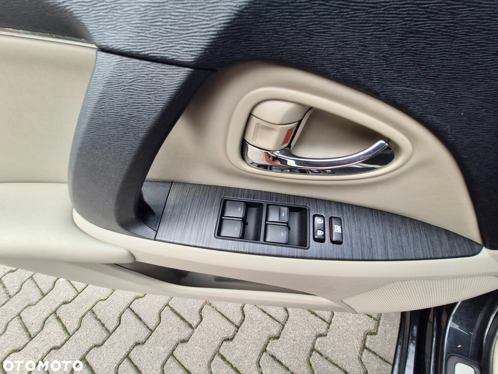 Toyota Avensis 1.8 Premium - 26