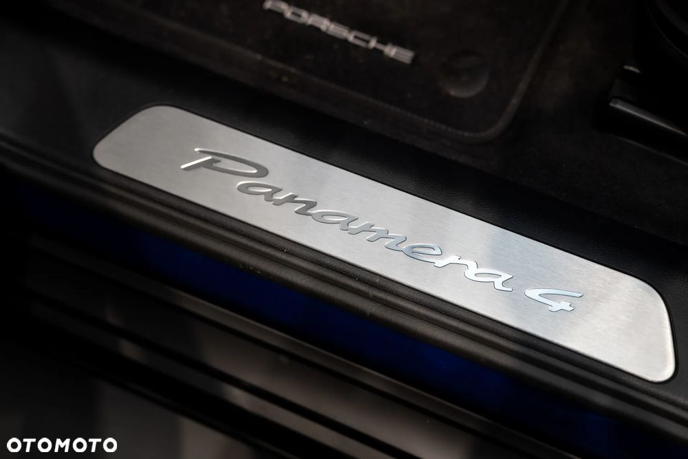 Porsche Panamera 4 - 19