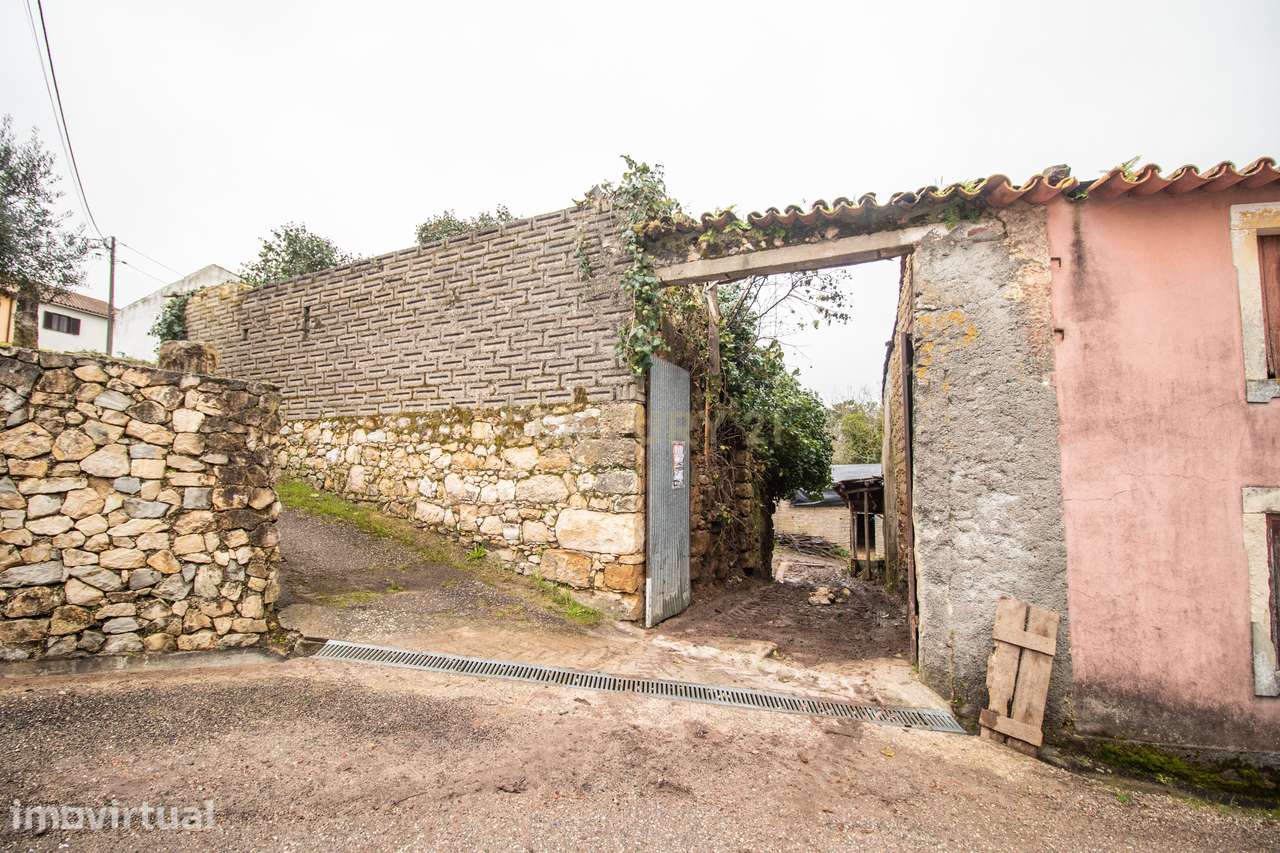 Moradia com terreno para reabilitação em Piquete, Soure - Grande imagem: 3/31
