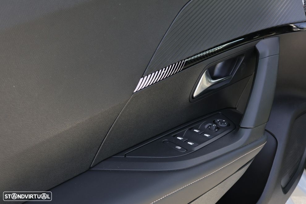 Peugeot e-2008 Allure - 17