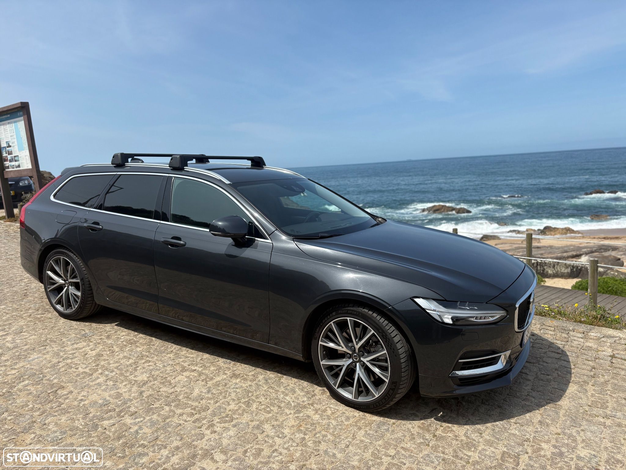 Volvo V90 2.0 T8 Momentum Plus AWD Geartronic - 1