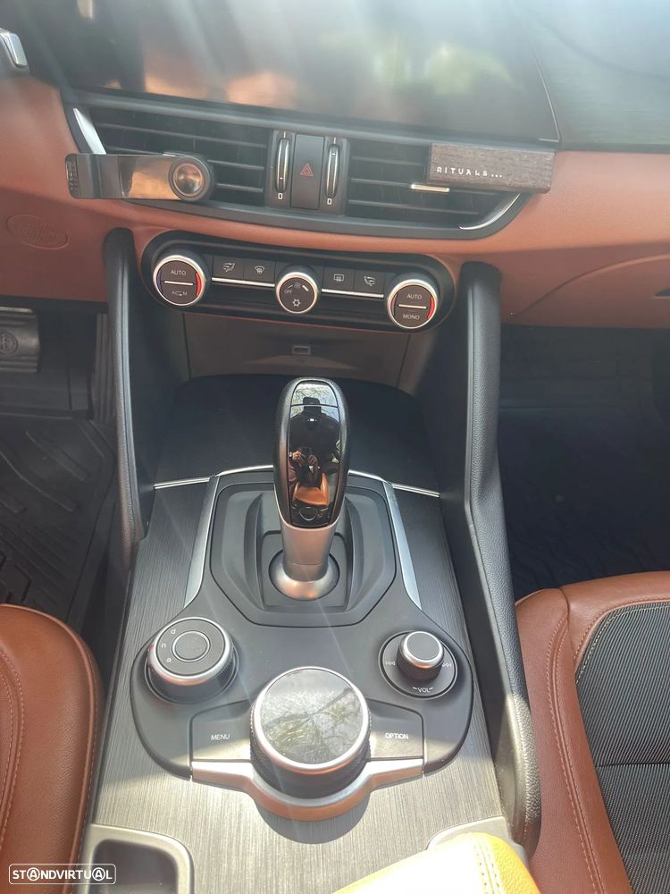 Alfa Romeo Giulia 2.2 D AT8 - 15