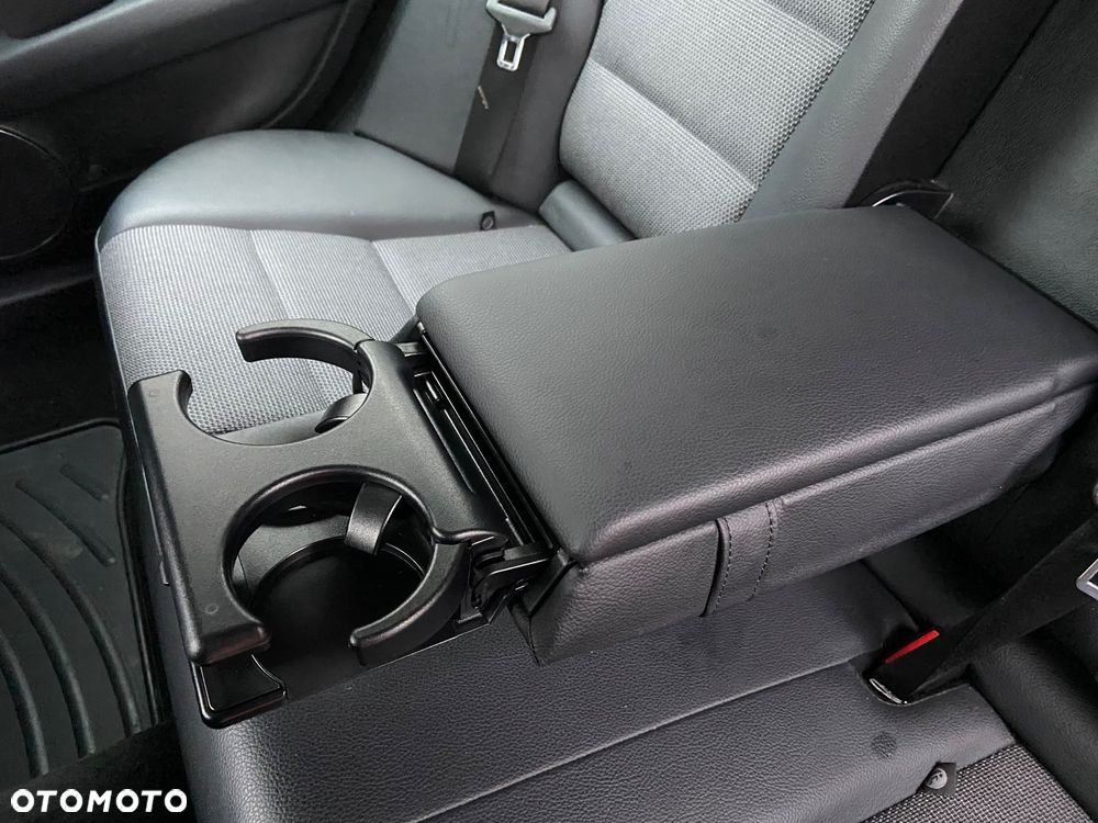 Mercedes-Benz Klasa C 220 CDI DPF BlueEFFICIENCY Avantgarde Edition - 33