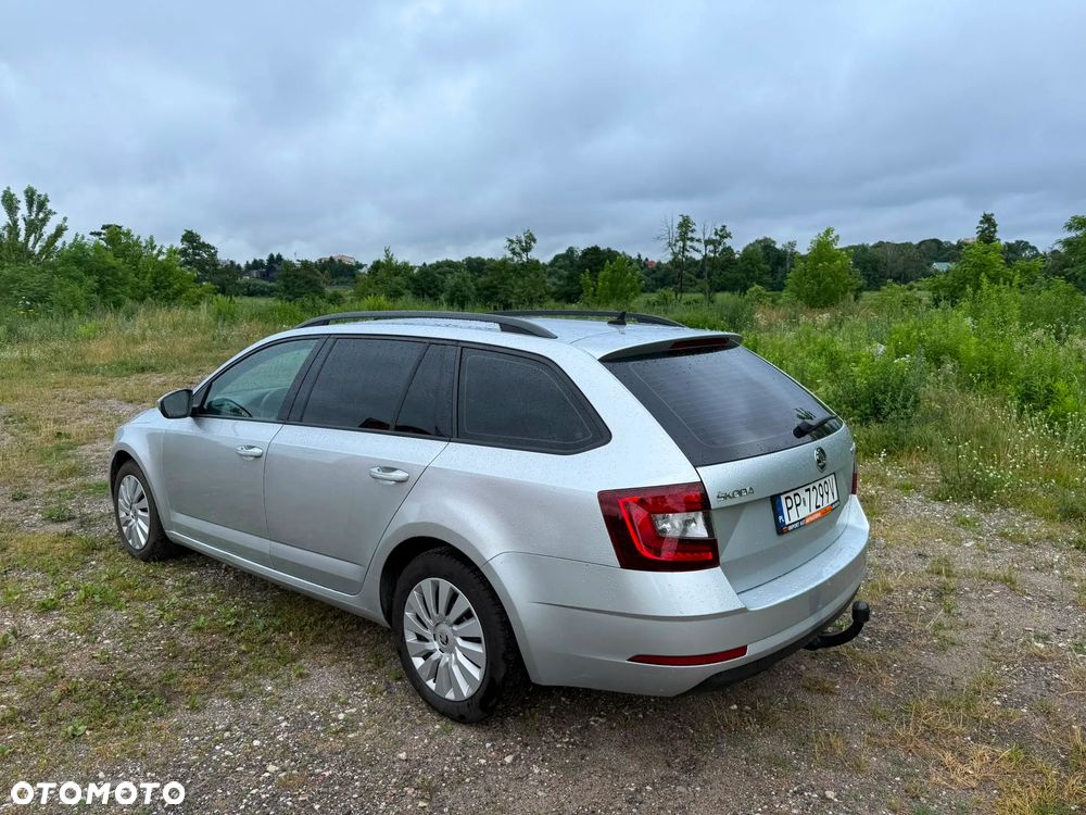 Skoda Octavia 1.6 TDI DSG Style - 2