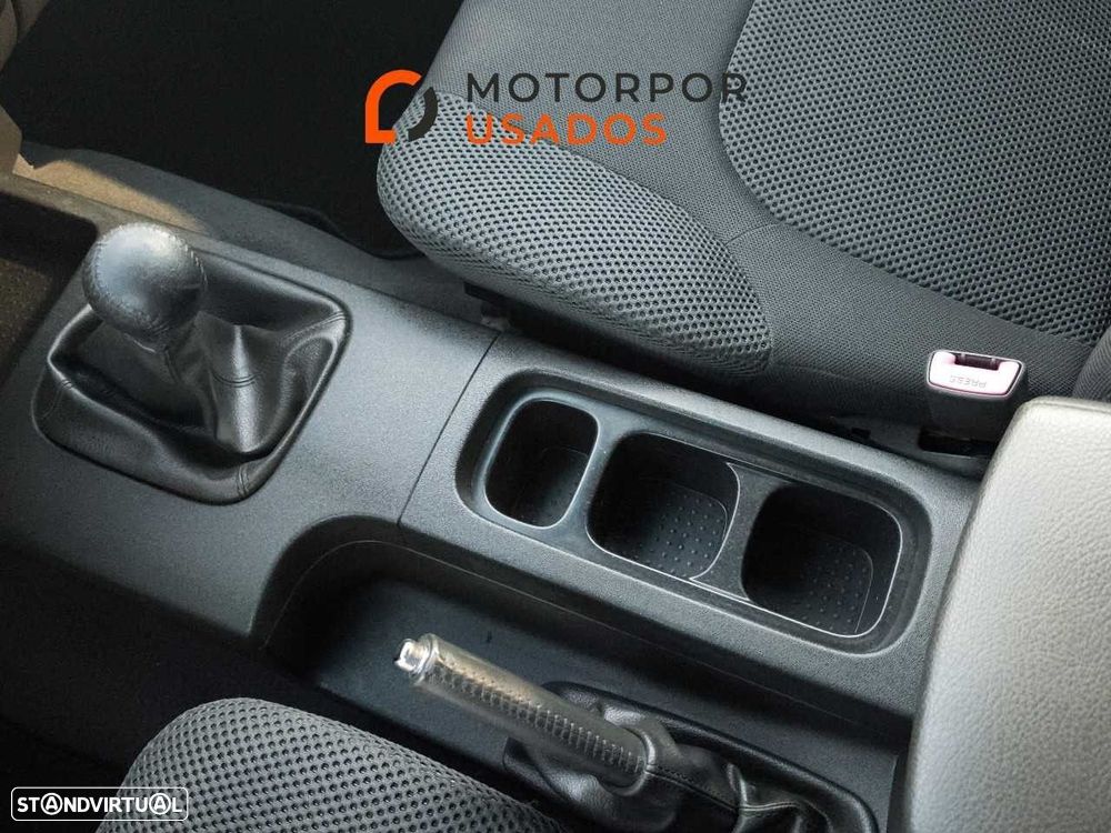 Nissan Navara 2.5 dCi CD LE - 25