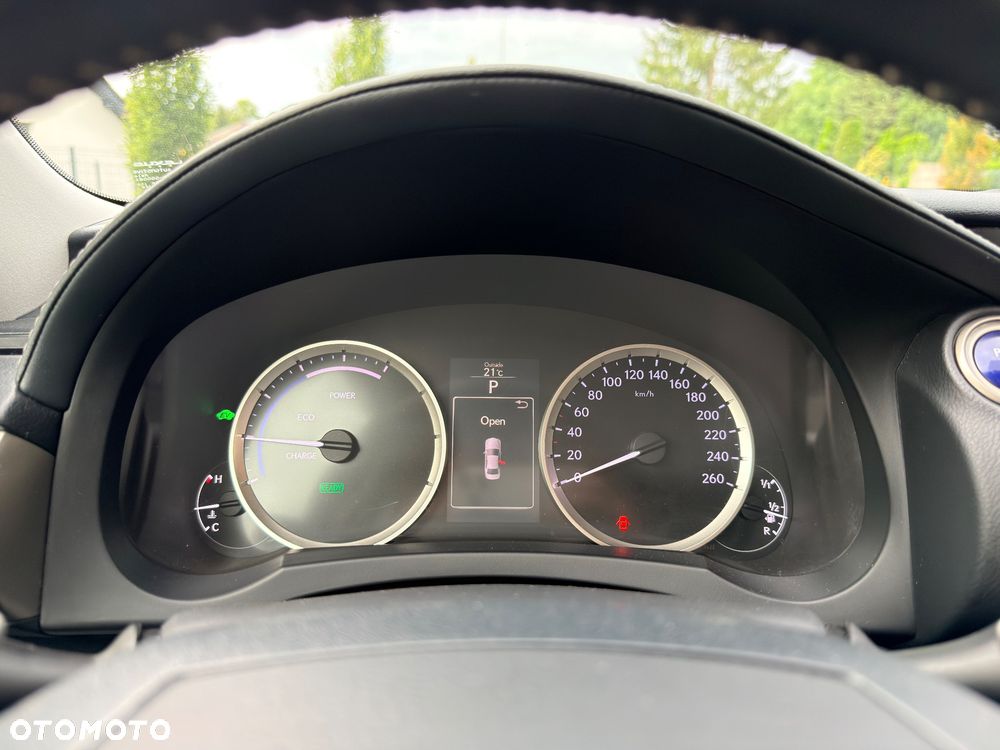 Lexus IS 300h F Sport - 30