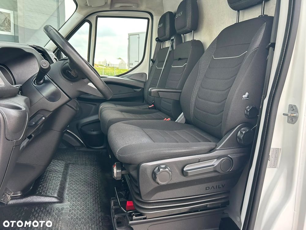Iveco Daily 40C18 35C18 3.0 HPI Hi-Matic Kontener 8 palet + winda 1000kg + drzwi boczne **Tylko 88tyś. km.**Kamera**Klima**LED**Super stan**2023R** - 12