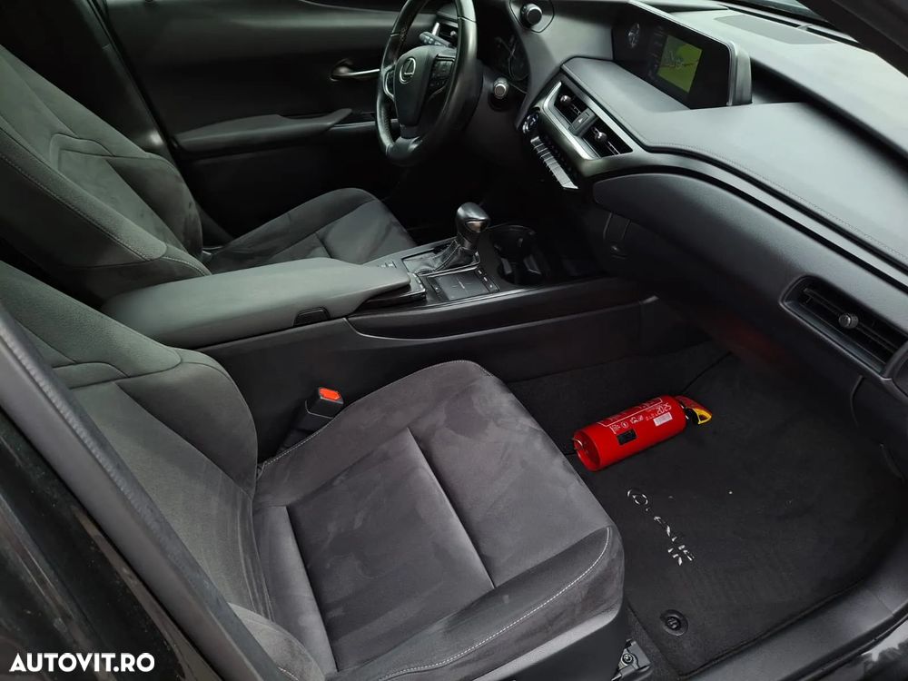 Lexus UX 250h FWD Business - 11