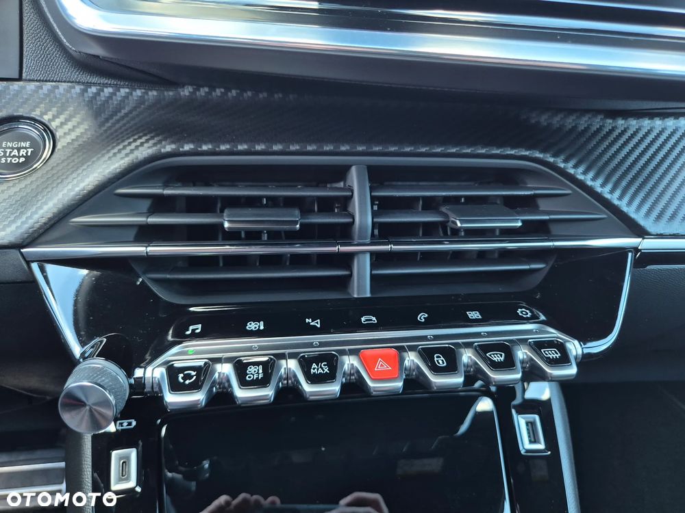 Peugeot 2008 PureTech 130 EAT8 GT - 27