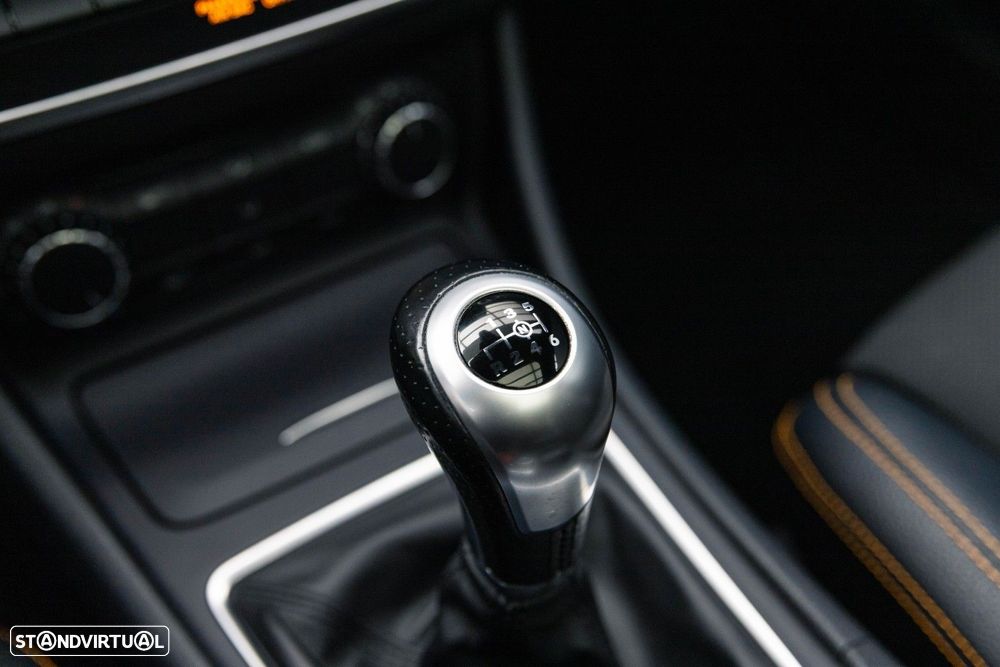 Mercedes-Benz CLA 200 (CDI) d Orange Art Edition - 38