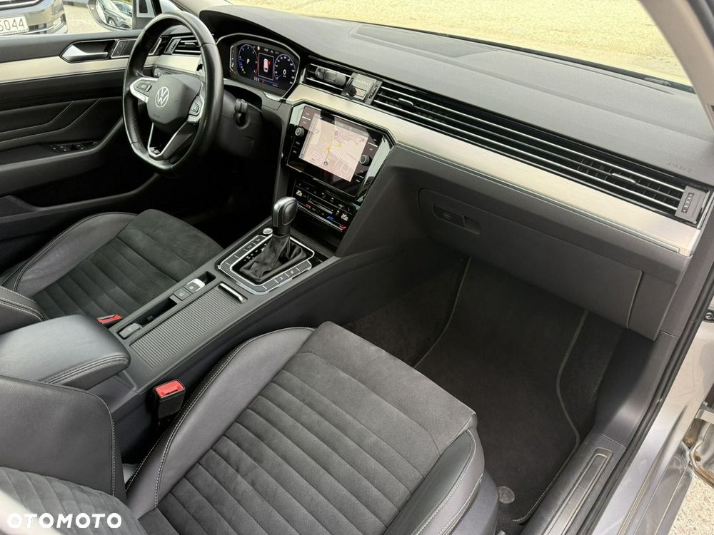 Volkswagen Passat Variant 2.0 TDI Elegance DSG - 25
