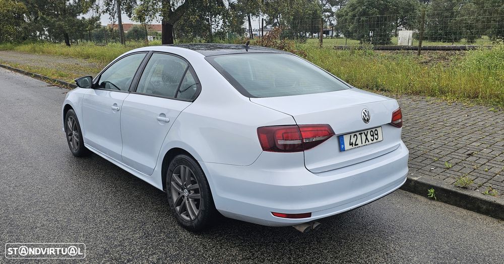 VW Jetta 2.0 TDI Confortline - 22