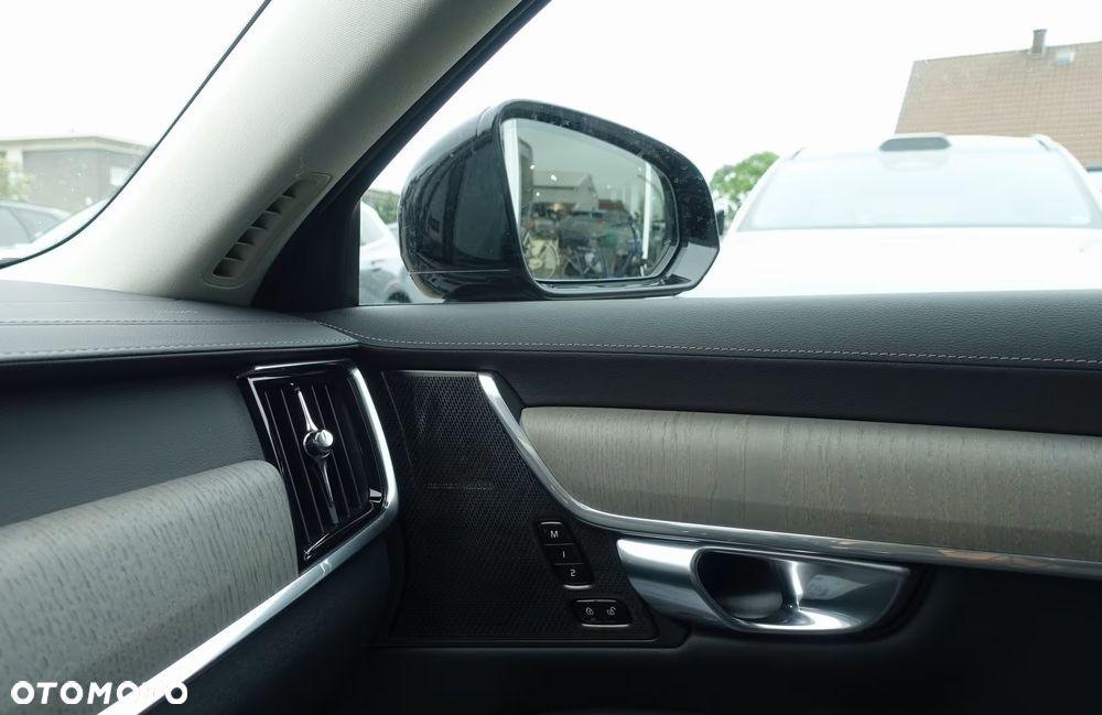 Volvo V90 T8 AWD Plug-In Hybrid Plus Dark - 11
