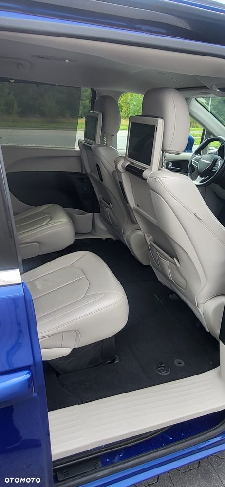 Chrysler Pacifica - 16